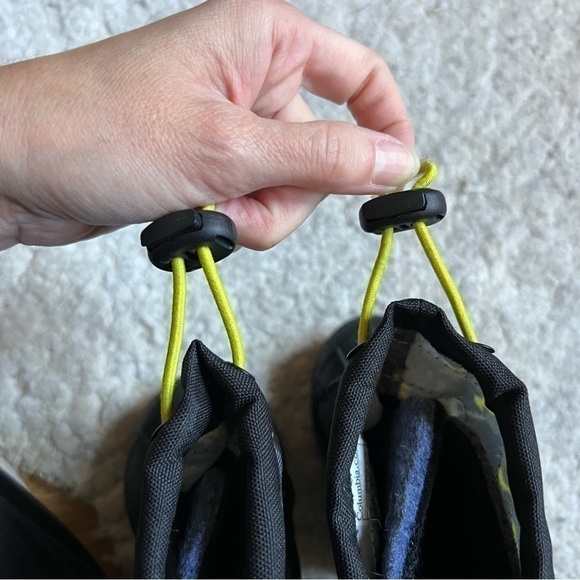 Columbia Powderbug Plus ll Two Tone Gray Camo Black Winter Boots Size 4 - Picture 6 of 12